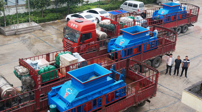 3mm以下對(duì)輥破碎機(jī)多少錢？對(duì)輥破碎機(jī)實(shí)體廠家可看客戶現(xiàn)場